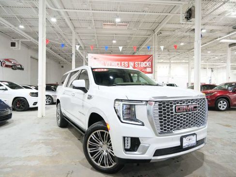 Used 2022 GMC Yukon XL Denali w/ Advanced Technology Package image 2