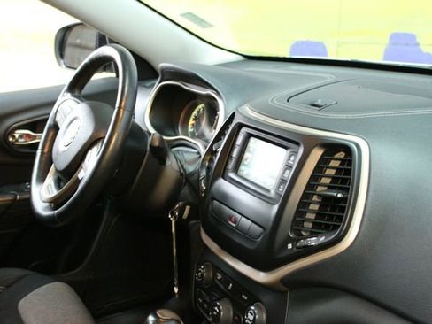 Used 2014 Jeep Cherokee Sport w/ Cold Weather Group image 10