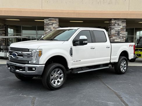 Used 2019 Ford F250 Lariat w/ Chrome Package image 1