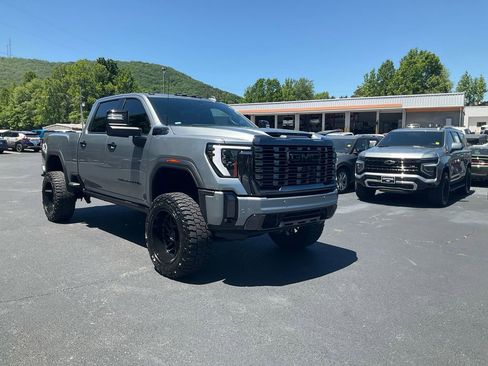 Used 2024 GMC Sierra 2500 Denali Ultimate AWD/4WD image 3