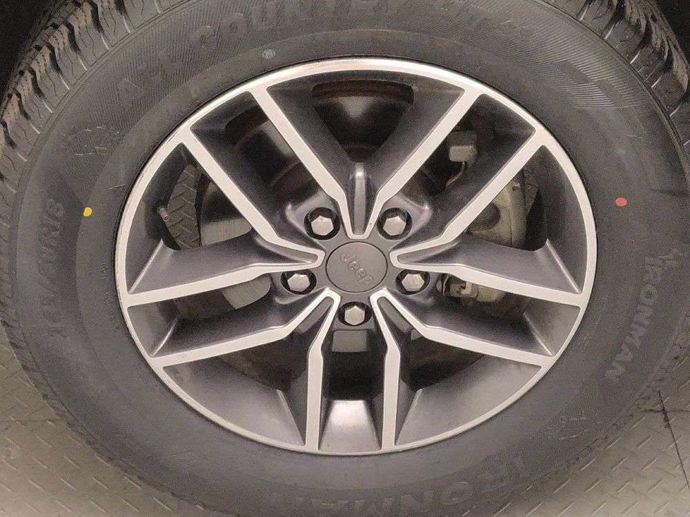 Used 2019 Jeep Grand Cherokee Laredo w/ Laredo X Package RWD image 31