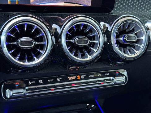 New 2025 Mercedes-Benz GLB 250 4MATIC image 22