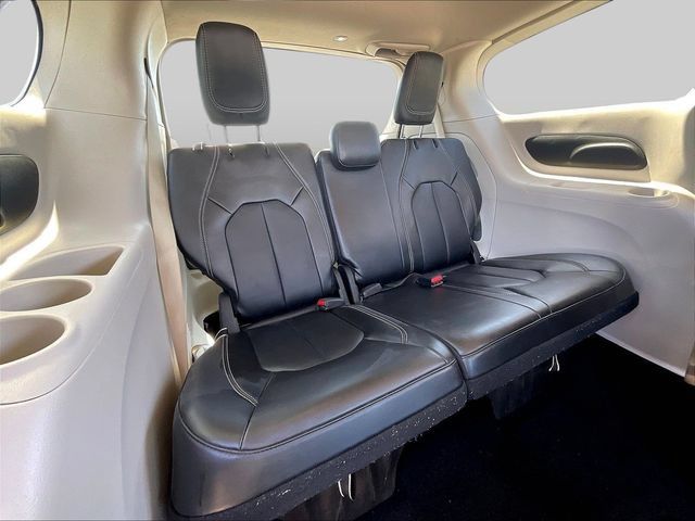 Used 2024 Chrysler Pacifica Touring-L FWD image 27