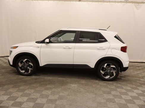 Used 2026 Hyundai Venue SEL FWD image 2