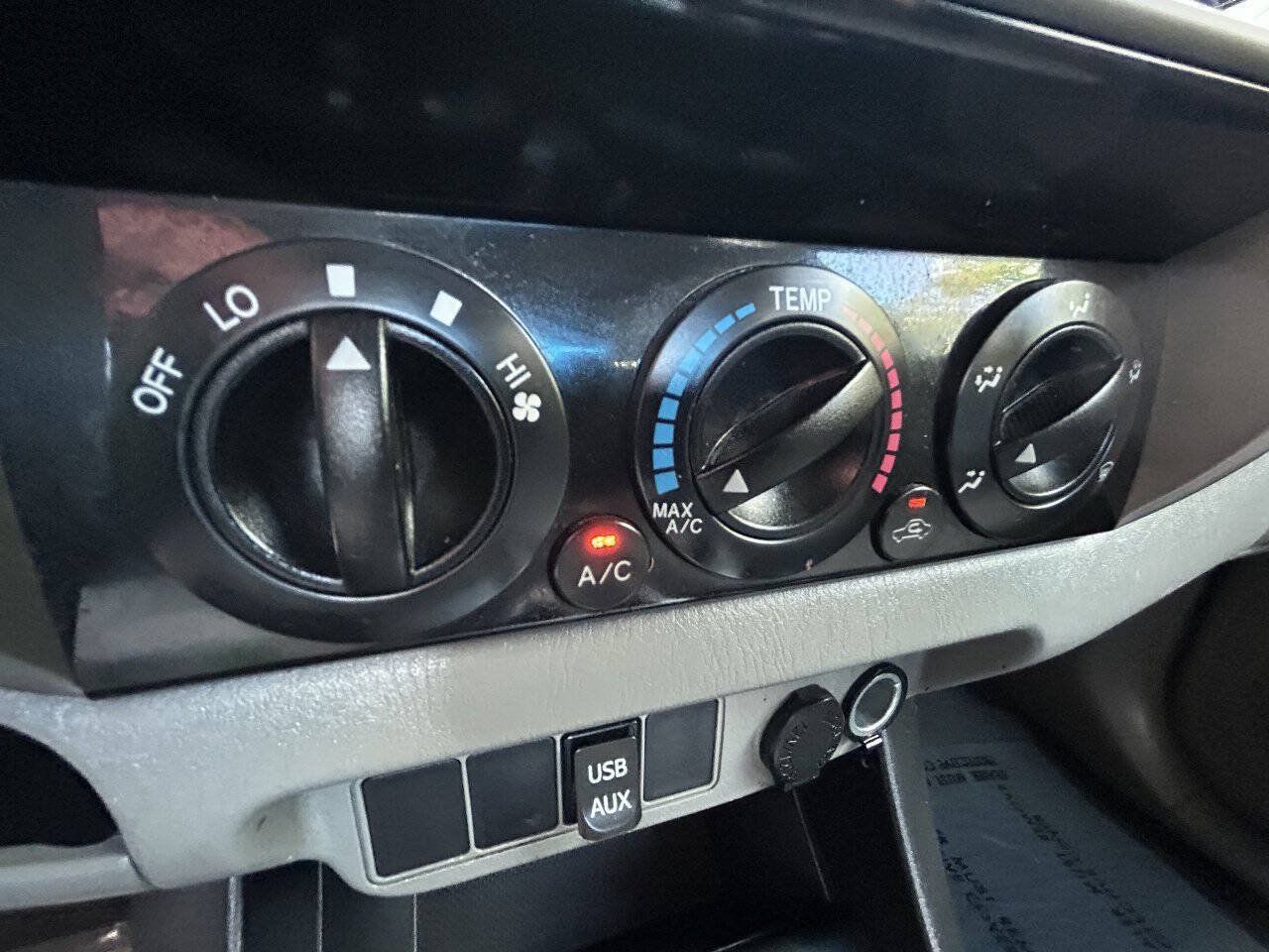 Used 2015 Toyota Tacoma PreRunner w/ SR5 Package RWD image 34