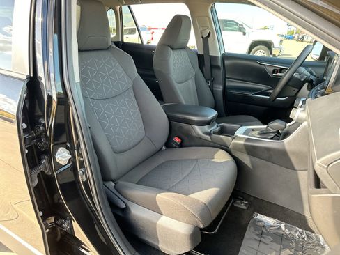 Used 2022 Toyota RAV4 XLE image 23
