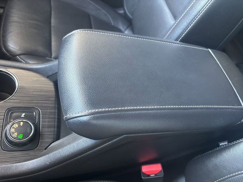 Used 2017 GMC Acadia SLT image 29