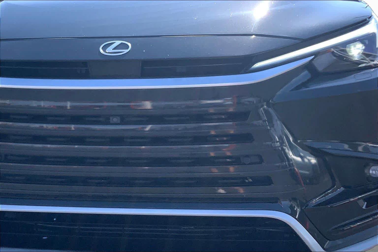 Used 2024 Lexus TX 500h AWD w/ Technology Package image 30