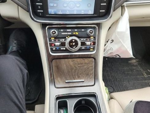 Used 2020 Lincoln Continental AWD w/ Premium Package image 5