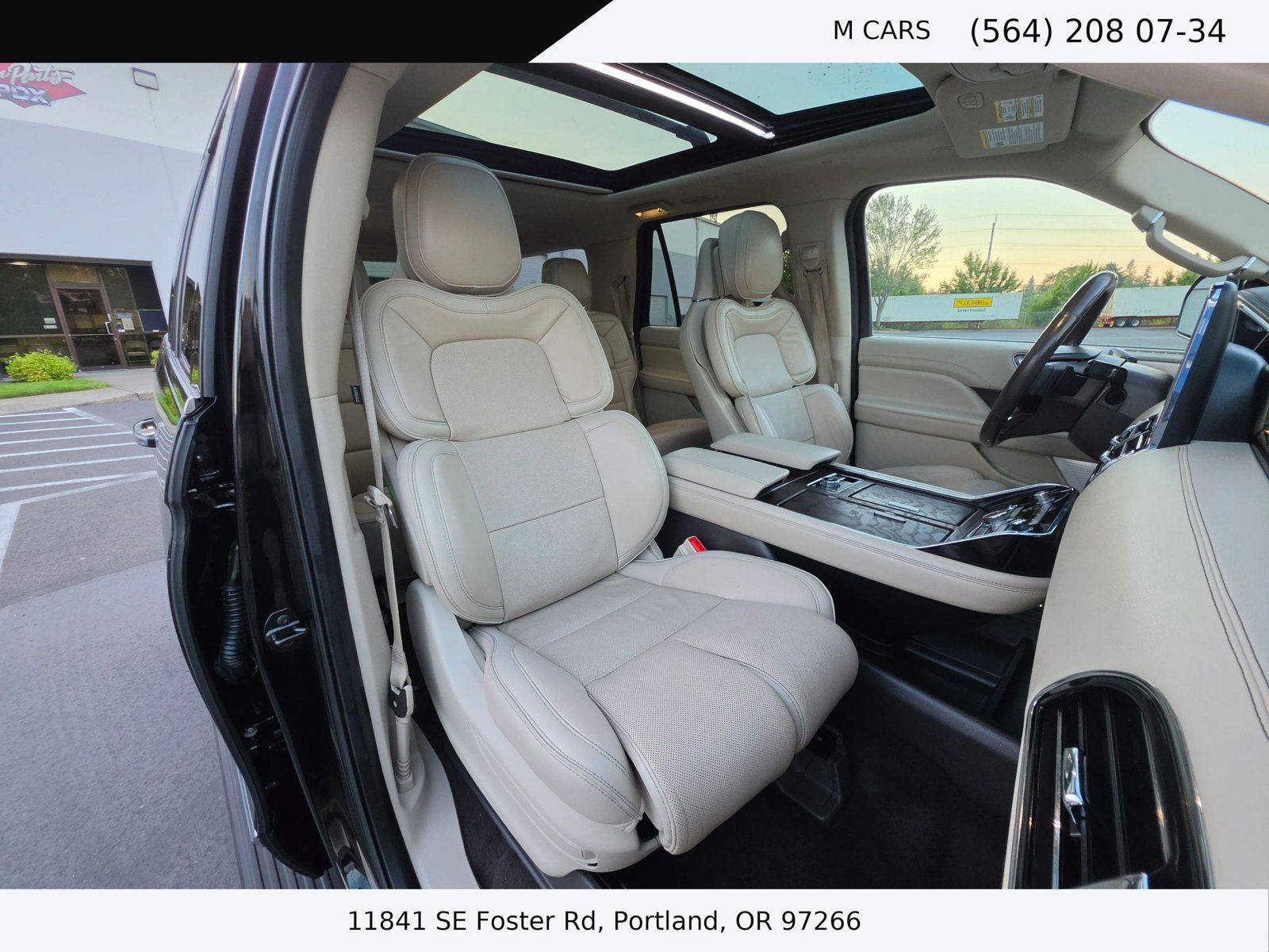 Used 2018 Lincoln Navigator L Reserve w/ Technology Package AWD/4WD image 12