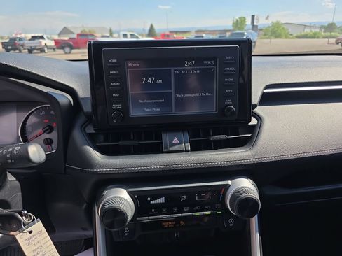 Used 2019 Toyota RAV4 LE w/ All Weather Liner Package AWD/4WD image 20