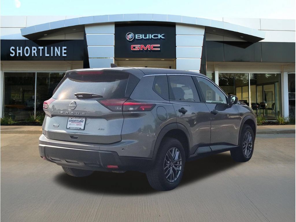 Used 2024 Nissan Rogue S AWD/4WD image 3
