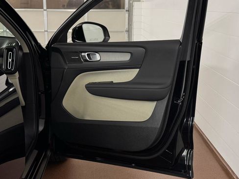 Used 2024 Volvo XC40 B5 Ultimate w/ Climate Package image 41