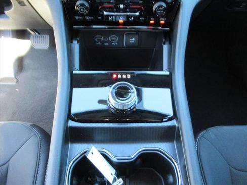 New 2025 Jeep Grand Cherokee Laredo image 21