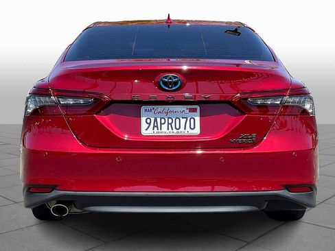 Used 2022 Toyota Camry XLE w/ Navigation Upgrade Package FWD image 4