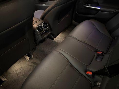 New 2026 Mercedes-Benz C 300 4MATIC Sedan image 11