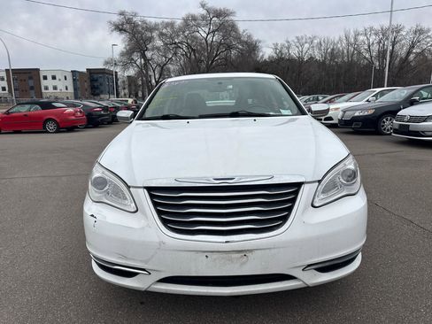Used 2011 Chrysler 200 Limited image 2