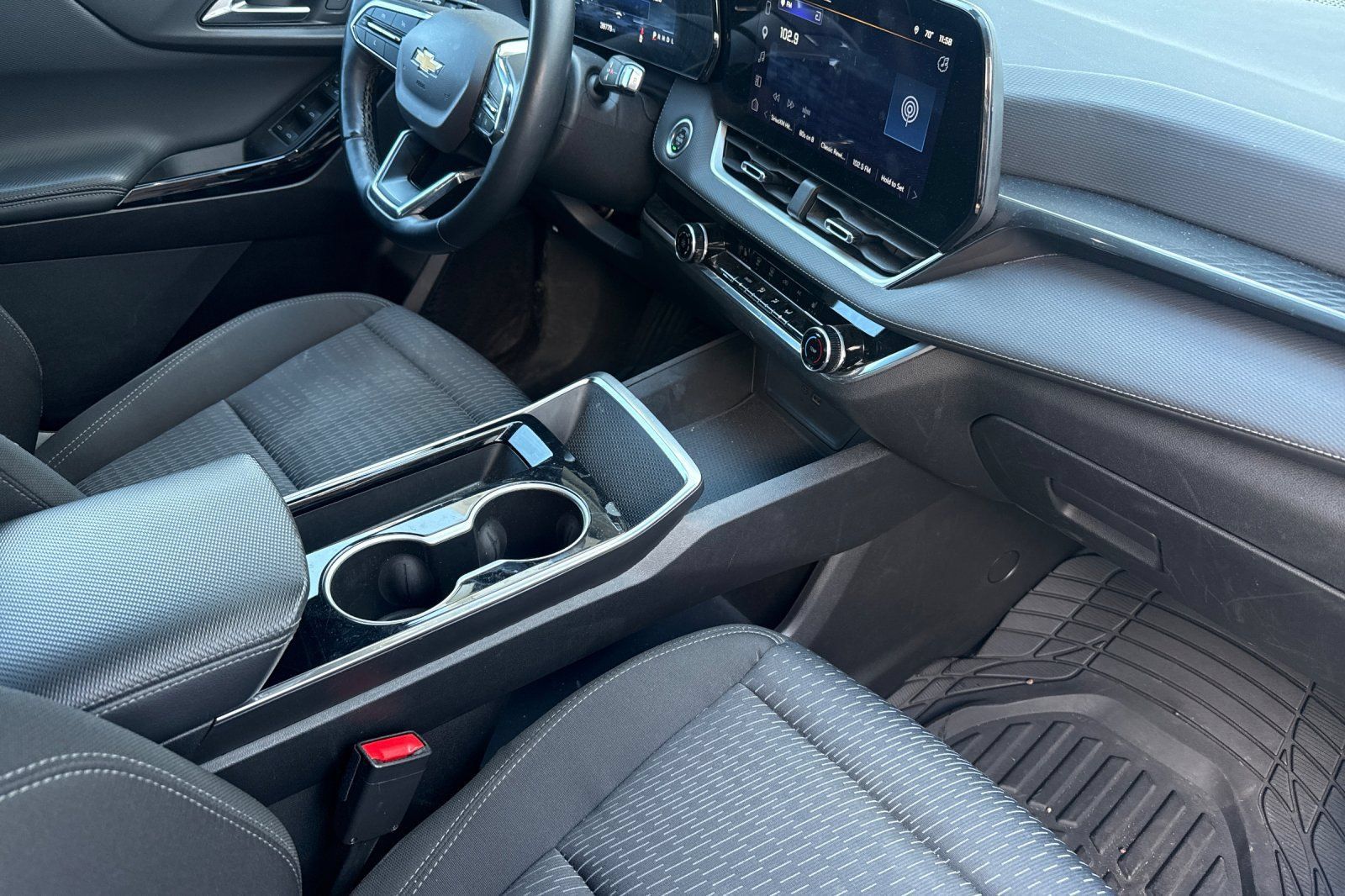 Used 2025 Chevrolet Equinox LT w/ Safety and Technology Package AWD/4WD image 18