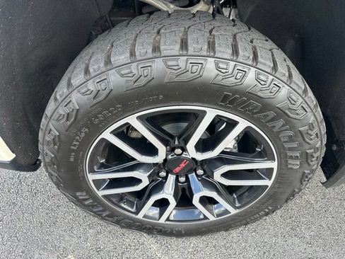 Used 2026 GMC Sierra 1500 AT4 w/ AT4 Premium Package AWD/4WD image 8