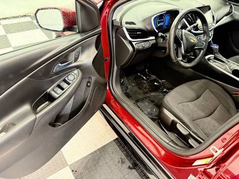 Used 2017 Chevrolet Volt LT w/ Comfort Package FWD image 28