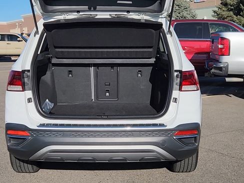 Used 2022 Volkswagen Taos SE w/ Panoramic Sunroof Package image 28