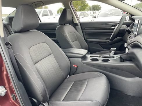 Used 2025 Nissan Altima 2.5 SV FWD image 25