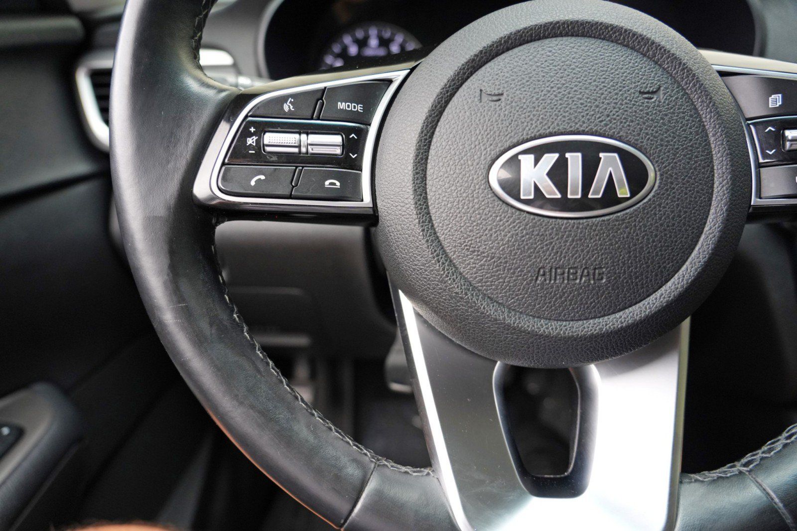 Used 2020 Kia Optima SE FWD image 21