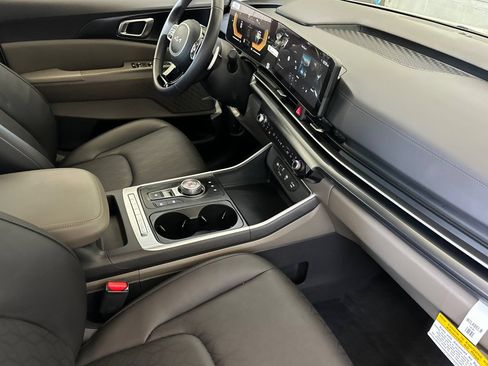 Used 2026 Kia Carnival LXS FWD image 18