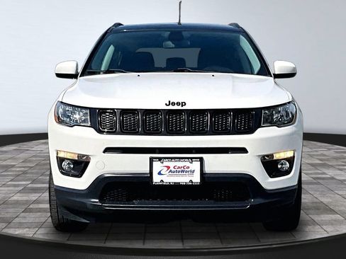 Used 2018 Jeep Compass Latitude FWD image 2