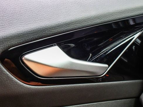 Used 2022 Volkswagen ID.4 Pro image 9