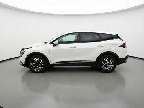 Used 2025 Kia Sportage LX image 5