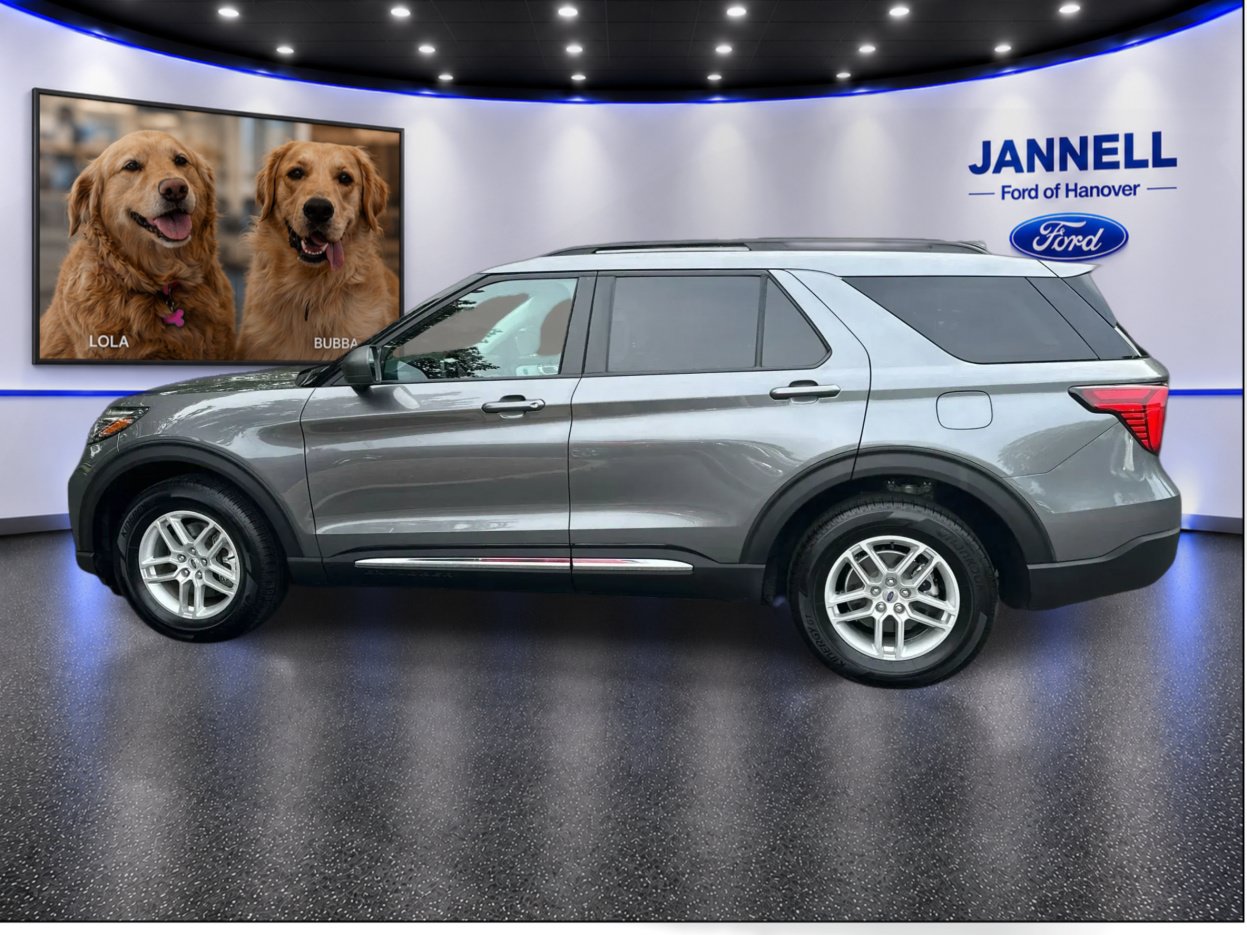 Used 2025 Ford Explorer Active AWD/4WD image 9