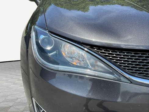 Used 2019 Chrysler Pacifica Touring-L Plus FWD image 30