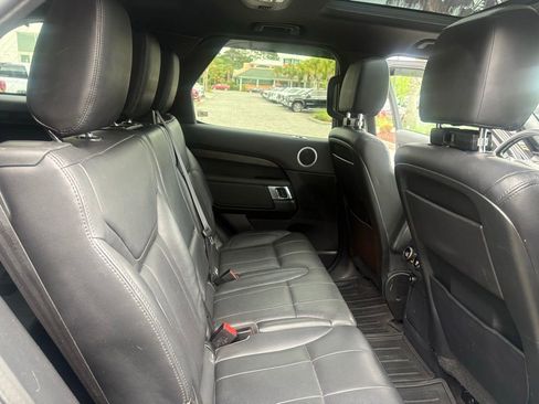 Used 2019 Land Rover Discovery HSE AWD/4WD image 16