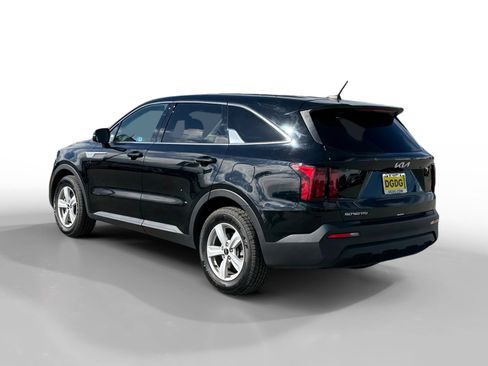 Used 2023 Kia Sorento LX image 3