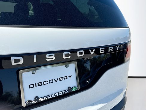 New 2026 Land Rover Discovery S image 11