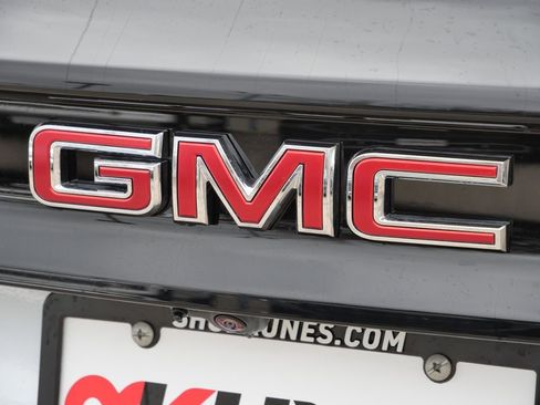 New 2026 GMC Acadia Elevation w/ Elevation Premium Package AWD/4WD image 13