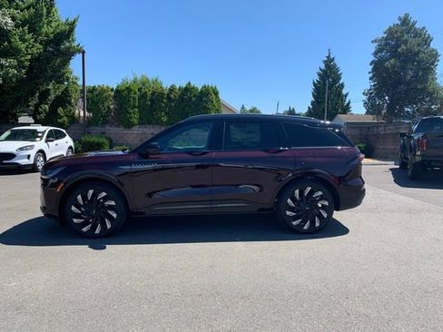 New 2025 Lincoln Nautilus Reserve image 12