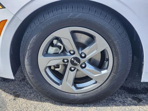 Used 2023 Kia K5 LXS image 9