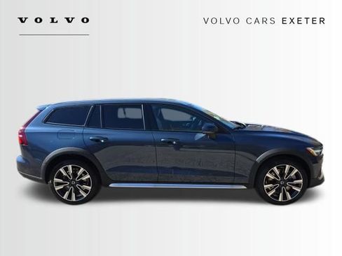 New 2026 Volvo V60 B5 Cross Country Ultra w/ Protection Package Premier AWD/4WD image 8
