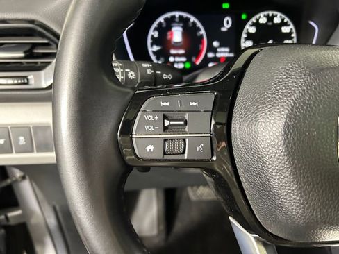 Used 2024 Honda Pilot Touring image 16