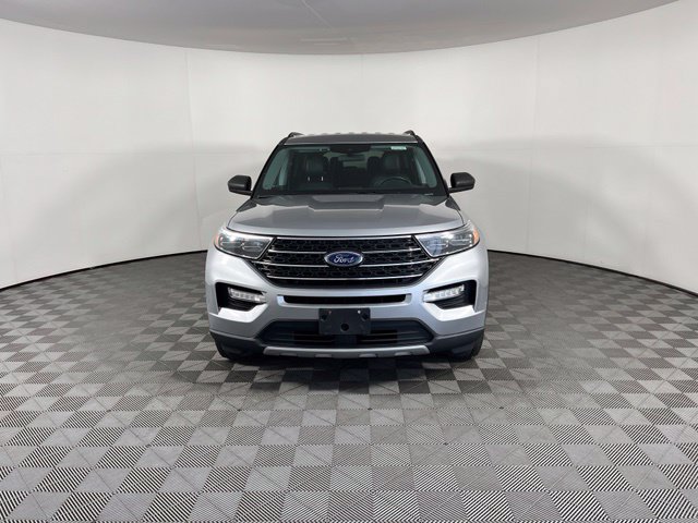 Used 2022 Ford Explorer XLT w/ Equipment Group 202A AWD/4WD image 2