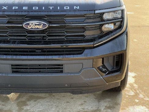 New 2026 Ford Expedition Active image 9