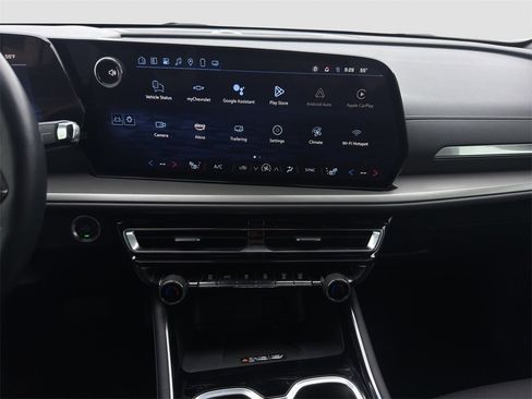 Used 2025 Chevrolet Traverse LT image 16