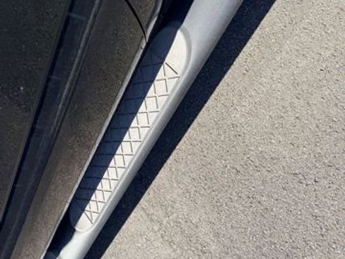 Used 2019 Nissan Titan SV w/ SV Convenience Package image 14