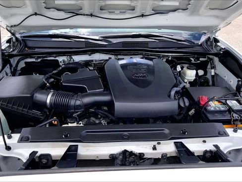Used 2019 Toyota Tacoma TRD Sport w/ Technology Package AWD/4WD image 31