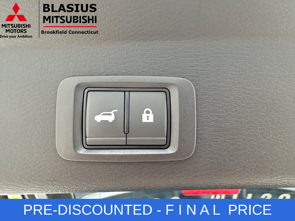 Used 2025 Mitsubishi Outlander AWD image 61