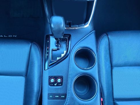 Used 2013 Toyota Avalon XLE Premium image 16