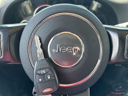 Used 2018 Jeep Wrangler Unlimited Rubicon w/ Connectivity Group AWD/4WD image 27