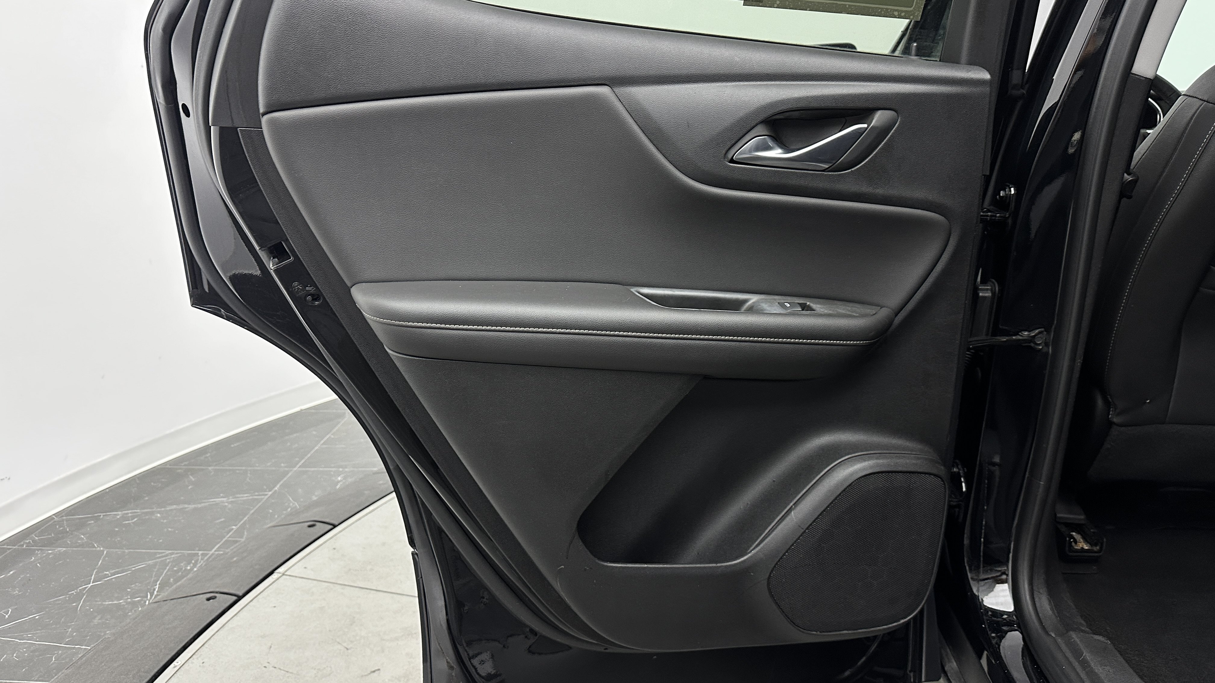 Used 2023 Chevrolet Blazer LT FWD image 28